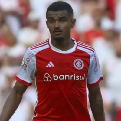 Chapecoense avança por empréstimo do zagueiro Clayton Sampaio