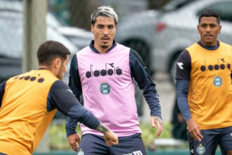Coritiba agiliza planejamento e tenta renovar Josué para 2027