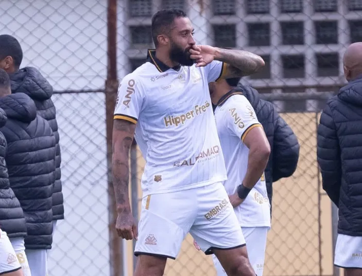 Criciúma bate São Bernardo e segue na luta pelo acesso