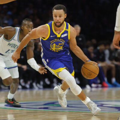 Curry faz 44, conduz Warriors a vitória e iguala recorde de LeBron