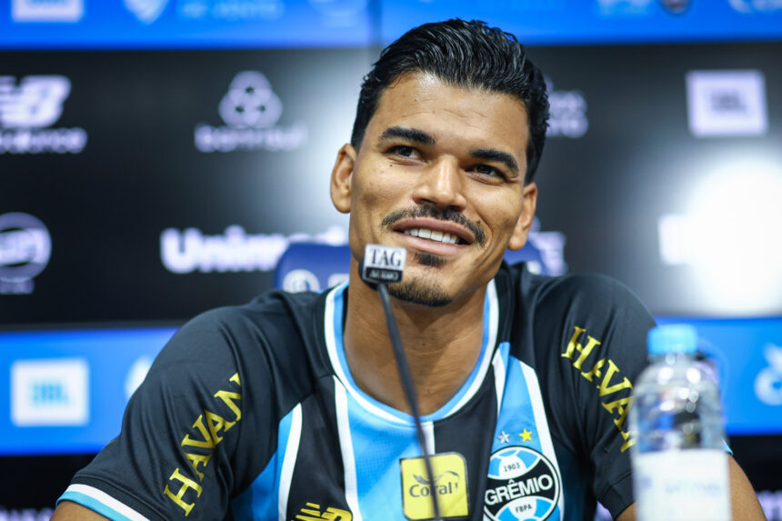 Danilo Barbosa tem lesão de grau dois e desfalca o Grêmio sem prazo de retorno