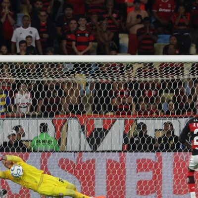 Estudiantes elimina o Flamengo nos pênaltis e vai à final contra Palmeiras