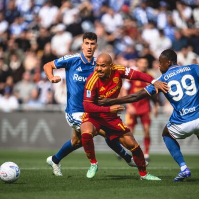 Expulsão de Malen: Roma segura empate sem gols com o Como