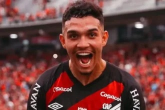 Flamengo intensifica monitoramento e pode fazer oferta por Arthur Dias
