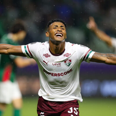 Hércules assume vaga no meio do Fluminense após lesão de Martinelli