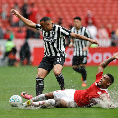 Internacional goleia Botafogo e expõe falhas defensivas no Beira-Rio