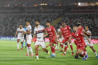 Janderson decide e Vila Nova assume liderança da Série B