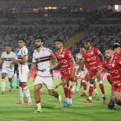 Janderson decide e Vila Nova assume liderança da Série B