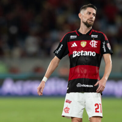 Jorginho volta ao Flamengo e reforça meio-campo contra o Bahia