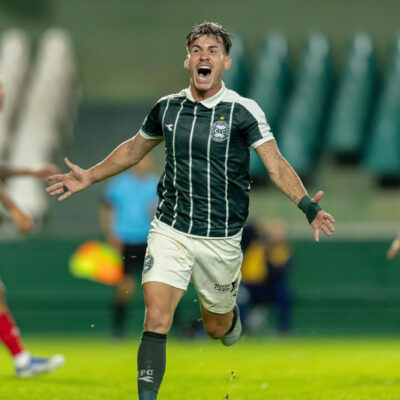 Lavega brilha no Coritiba e pressiona Fluminense por definição