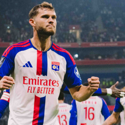 Lyon vira e assume liderança após VAR anular empate do Nice