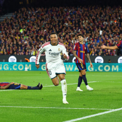 Mbappé marca dois, chega a 100 gols e dá vitória ao Real sobre Barça
