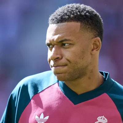 Mbappé pede desculpas por comentário sobre meme que o ligou a Mao