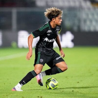 Mezian Mesloub, 16, agita mercado; Portugal e Champions de olho