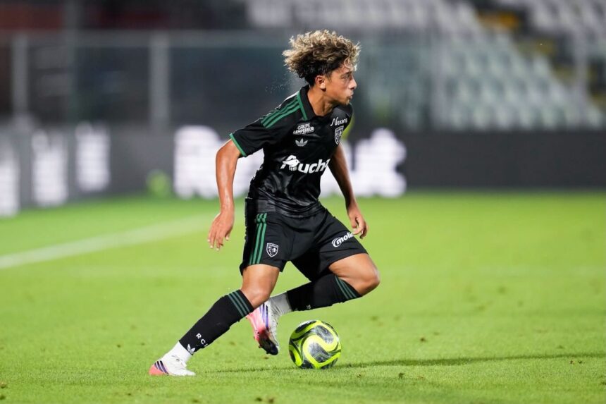 Mezian Mesloub, 16, agita mercado; Portugal e Champions de olho