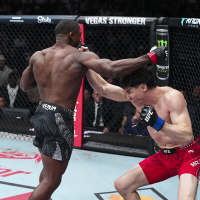 Mike Malott nocauteia Buckley com joelhada e conquista o main event