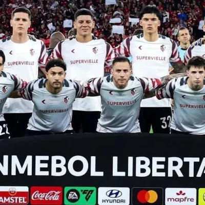 Muslera brilha, defende três pênaltis e leva Estudiantes à final