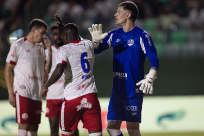 Náutico segura 0 a 0 com Goiás e mantém chances contra o rebaixamento