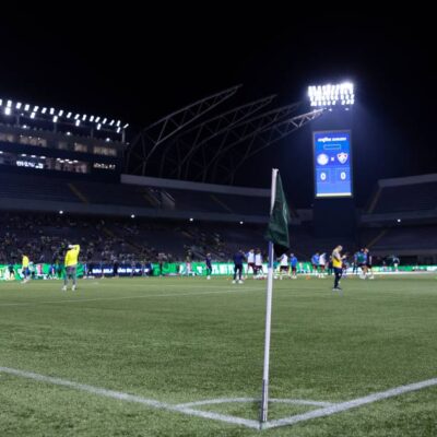 Palmeiras busca liderança contra RB Bragantino; saiba onde assistir