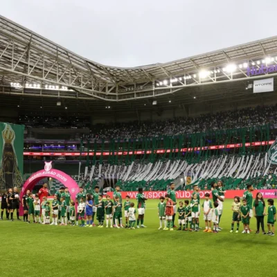 Palmeiras goleia Corinthians, mas perde terreno na briga pelo título