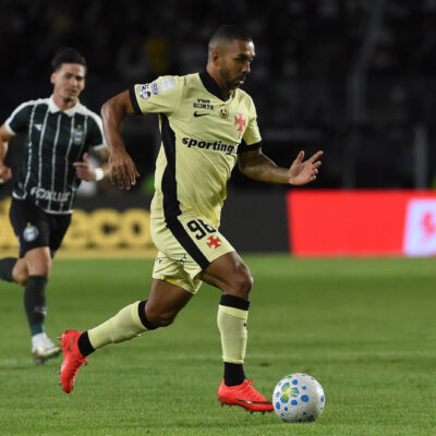 Paulo Henrique treina em ritmo reduzido e vira dúvida do Vasco contra o Boca