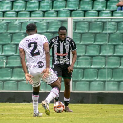 Rafinha decide: Figueirense bate Joinville e assume liderança