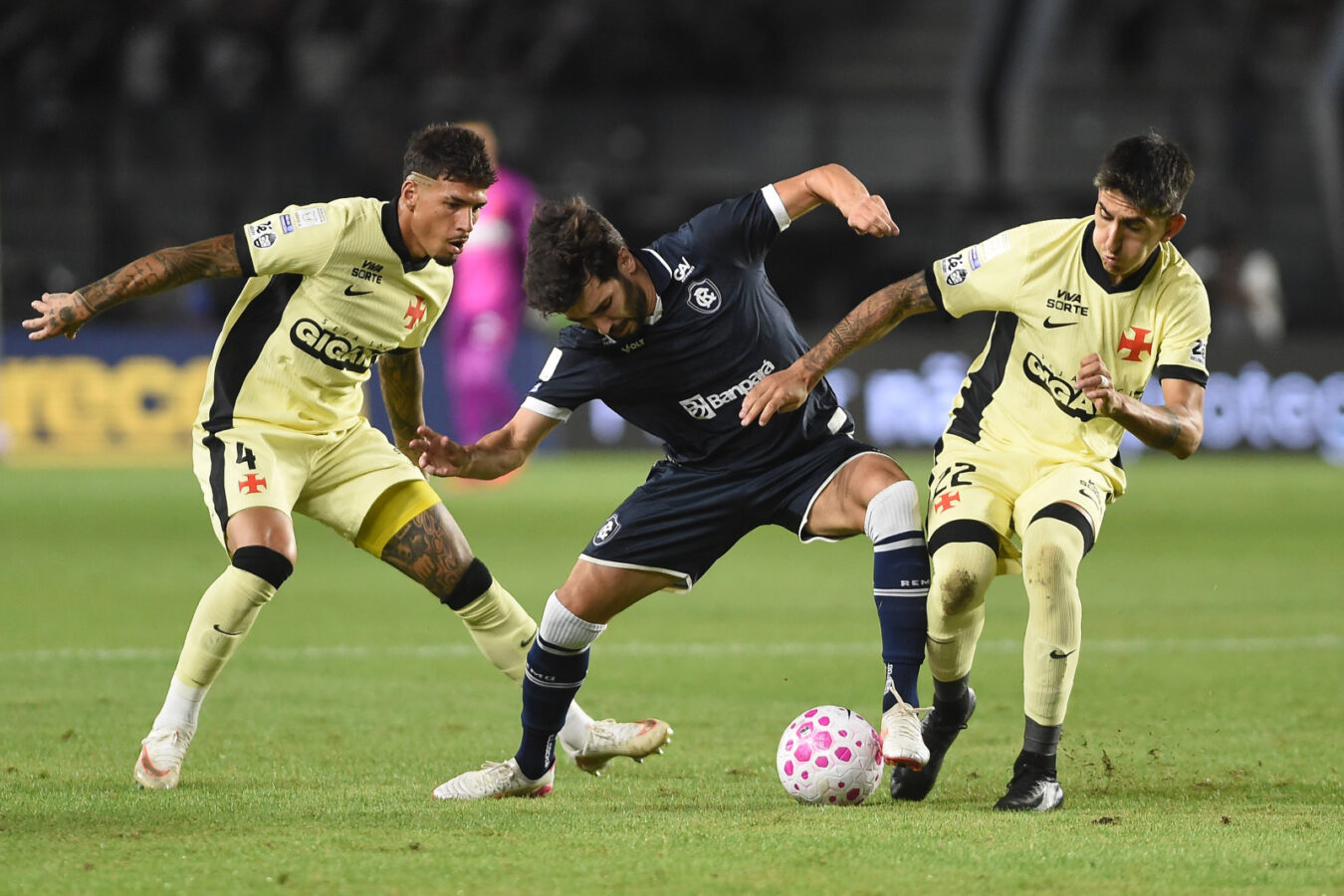 Remo segura empate sem gols no Vasco e amplia jejum para 12 jogos