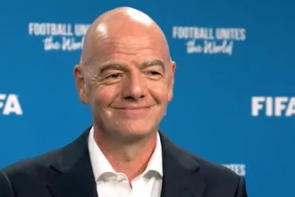 Jornal inglês aponta suposto salário não declarado de Infantino; Fifa nega