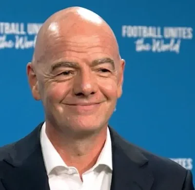 Jornal inglês aponta suposto salário não declarado de Infantino; Fifa nega