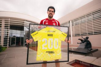 Rossi faz 200º jogo, entra no Top 10 e mantém invencibilidade sobre o Vasco
