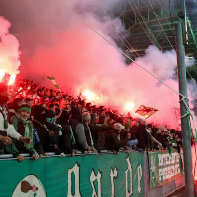 Saint-Etienne abre investigação por fogos no jogo contra o Nantes