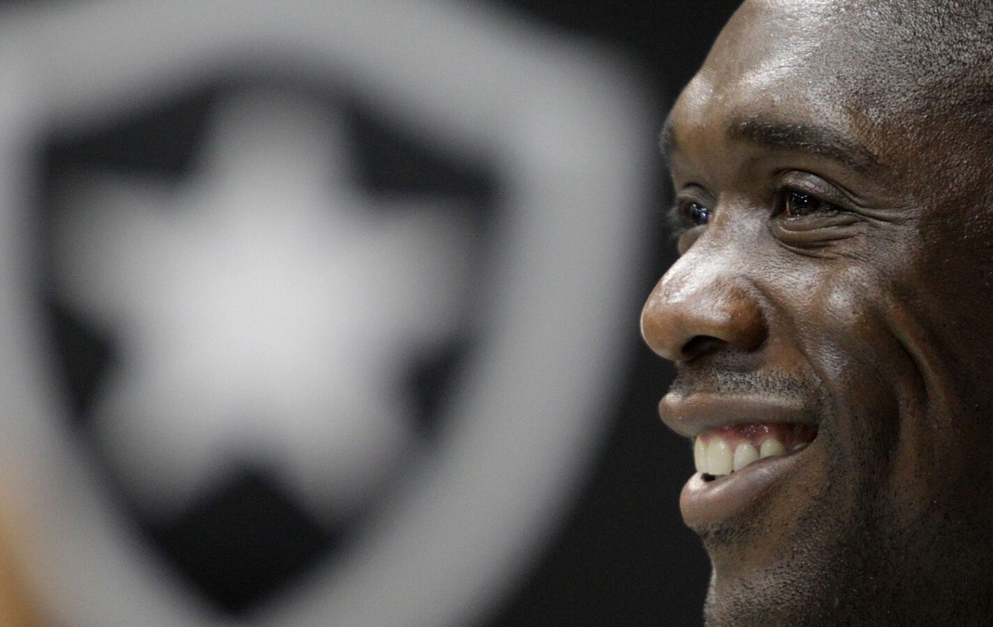 Seedorf assume o Corinthians e tem recorde de pontos pelo Botafogo