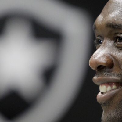 Seedorf assume o Corinthians e tem recorde de pontos pelo Botafogo