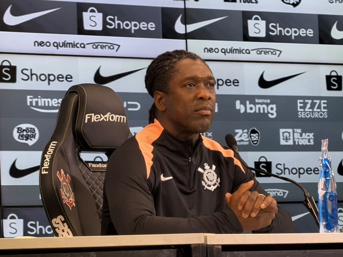 Seedorf confirma possibilidade de retorno de Memphis contra o São Paulo