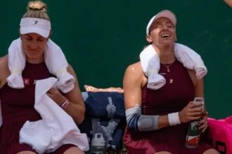 Stefani e Dabrowski eliminam campeãs olímpicas e vão à semifinal