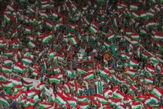 Torcida do Fluminense recria festa da final de 2023 contra o Palmeiras