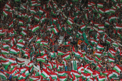 Torcida do Fluminense recria festa da final de 2023 contra o Palmeiras