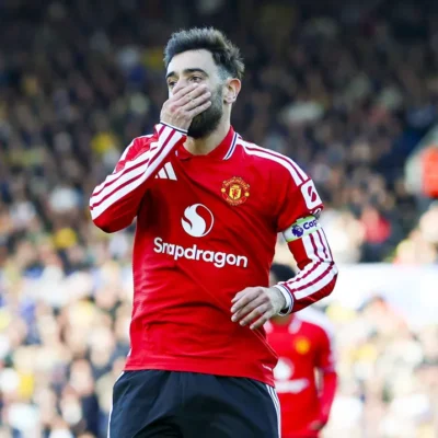 United empata com Leeds e amarga sexto jogo sem vitória; Cunha no banco