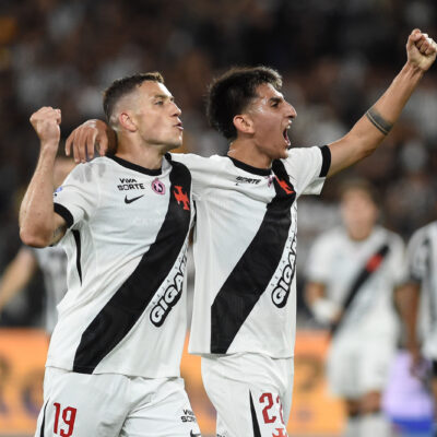 Vasco vence Botafogo por 2 a 1 após erros do rival