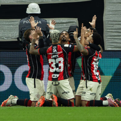 Vitória empata com o Corinthians e falha pela 16ª vez longe do Barradão