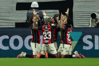 Vitória empata com o Corinthians e falha pela 16ª vez longe do Barradão