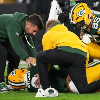 Watson volta de hospital e ajuda Packers a vencer Panthers