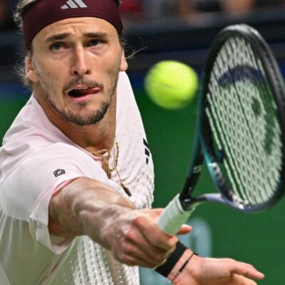 Zverev vence Bublik com tornozelo dolorido e vai às quartas em Xangai