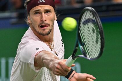 Zverev vence Bublik com tornozelo dolorido e vai às quartas em Xangai